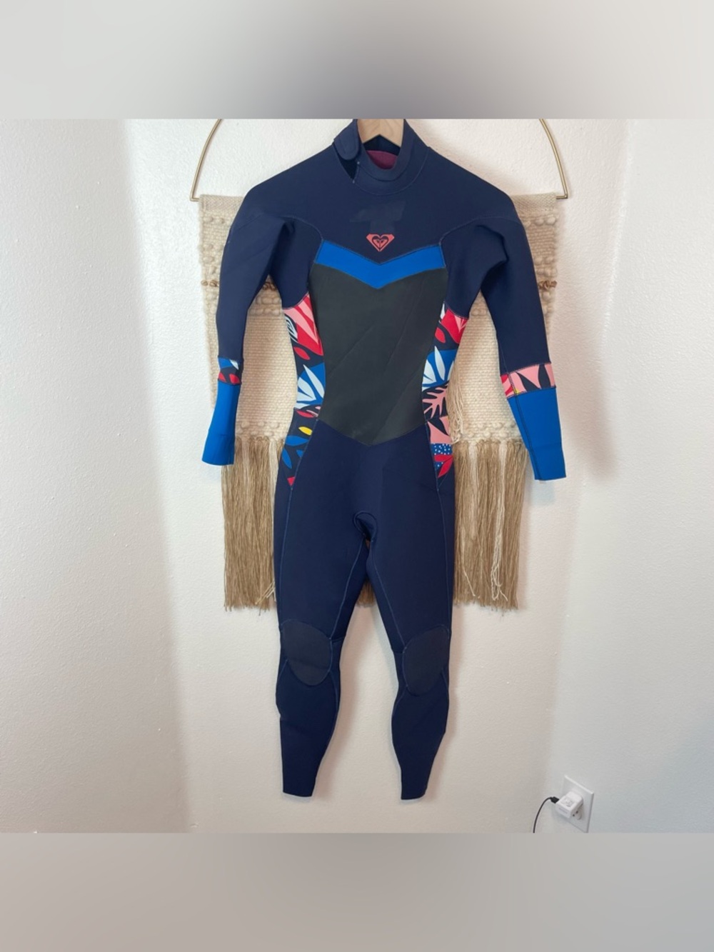 Roxy Women's Full Wetsuit Syncro 3/2 Size 6 Black Blue Floral